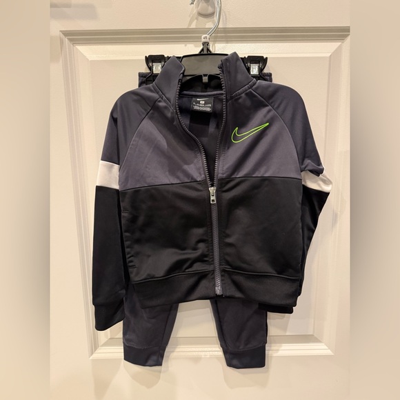Nike Black and Gray Tracksuit - Picture 2 of 6
